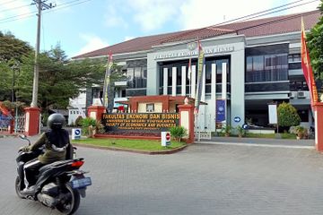 Fakultas Ekonomi dan Bisnis UNY menggunakan sistem UKT untuk biaya kuliahnya.
