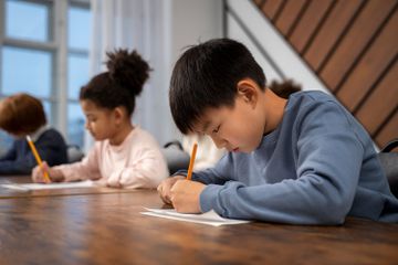 Pada buku Bahasa Inggris Kelas IX  Kurikulum Merdeka, halaman 108, terdapat soal Worksheet 2.14.