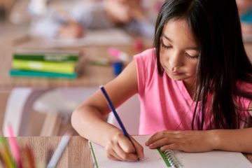 Pada buku Bahasa Inggris Kelas IX Kurikulum Merdeka, halaman 114, terdapat soal Worksheet 2.19.