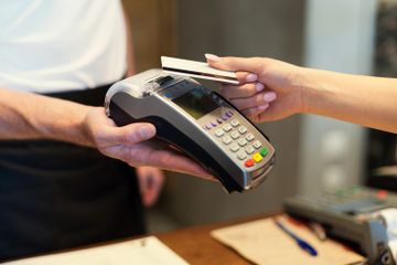 Alat pembayaran non tunai terdiri dari beberapa jenis.
