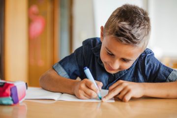 Pada buku Bahasa Inggris Kelas IX Kurikulum Merdeka, halaman 128, terdapat soal Worksheet 2.25