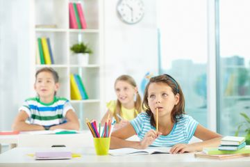 Pada buku Bahasa Inggris Kelas IX Kurikulum Merdeka, halaman 129, terdapat soal Worksheet 2.26.