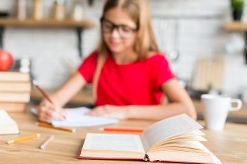 Pada buku Bahasa Inggris Kelas IX Kurikulum Merdeka, halaman 143, terdapat soal Progress Check 1, Text 1.