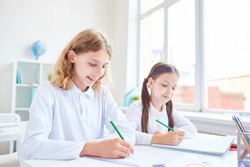 Pada buku Bahasa Inggris Kelas IX Kurikulum Merdeka, halaman 146, terdapat soal Progress Check 1, Text 3.