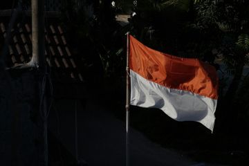 Nasionalisme adalah rasa cinta dan bangga terhadap bangsa dan negara sendiri. 