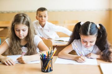 Pada buku Bahasa Inggris Kelas IX Kurikulum Merdeka, halaman 178, terdapat soal Worksheet 3.26.