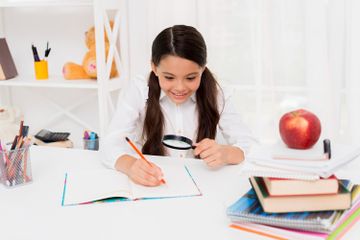 Pada buku Bahasa Inggris Kelas IX Kurikulum Merdeka, halaman 181, terdapat soal Worksheet 3.17.