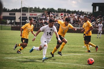4 Variasi Keterampilan Gerak dalam Permainan Sepak Bola, Materi PJOK Kelas X