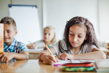 Pada buku Ilmu Pengetahuan Sosial Kurikulum Merdeka, Kelas VII, halaman 253, terdapat soal evaluasi.