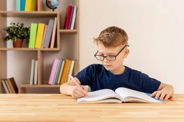 Pembahasan soal Worksheet 5.7 pada buku Bahasa Inggris Kelas IX Kurikulum Merdeka, halaman 286.