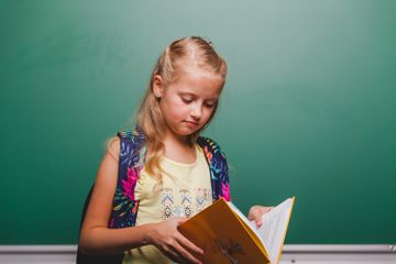 3 Cara Menggunakan Tanda Titik Koma (;) dan Contohnya, Materi Bahasa Indonesia Kelas VIII Kurikulum Merdeka