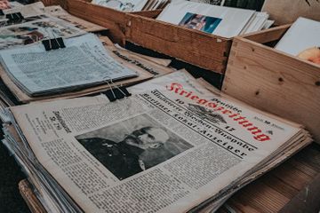 Sejarah adalah ilmu yang mempelajari peristiwa, orang, negara, atau kehidupan yang terjadi pada masa lalu.