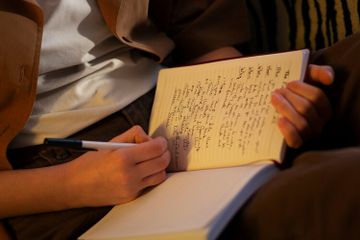 Pengertian Imaji Taktil dan Contoh Puisinya