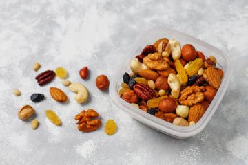 Benarkah Makanan yang Jatuh ke Lantai Langsung Terkena Bakteri?