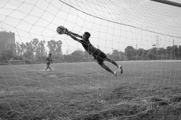 Kenapa Kiper Harus Memakai Sarung Tangan?