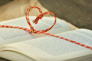 10 Idiom Bahasa Jawa yang Menggunakan Kata 'Ati' (Hati) dan Artinya