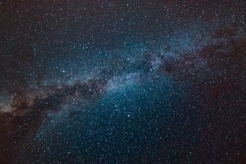 Benarkah Cahaya Bintang Berasal dari Masa Lalu?