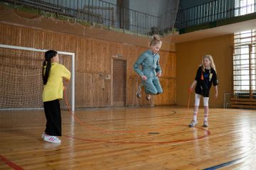 Teknik Lompat Tali (Skipping) serta Variasinya, Materi PJOK Kelas X