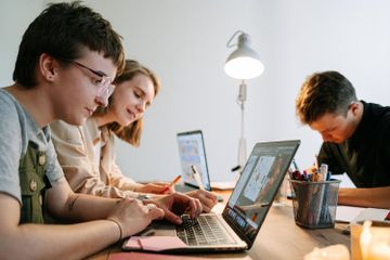 Jawab Soal Uji Kompetensi pada Bab 6: 'Analisis Data', Informatik Kelas X Kurikulum Merdeka
