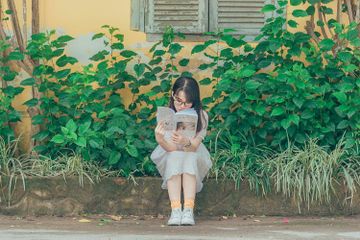 Kata Keterangan Waktu dalam Bahasa Jawa Krama Inggil serta Contoh Kalimatnya