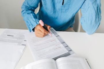 Mengenal Apa Itu Teks Ulasan serta Struktur dan Kaidah Kebahasaannya