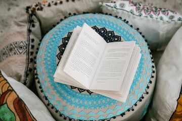 Resensi adalah tulisan yang berisi ulasan atau penilaian mengenai sebuah buku. 