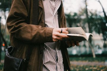 Pengertian majas penegasan adalah jenis majas atau gaya bahasa yang berupaya untuk menekankan sebuah ungkapan.