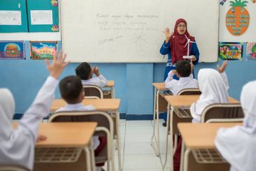 Contoh Percakapan Bahasa Jawa dengan Teman tentang Tugas Sekolah