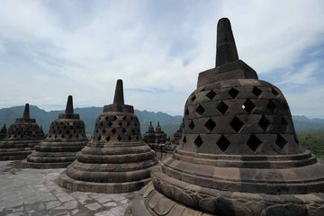 Candi borobudur dibangun pada masa dinasti atau wangsa