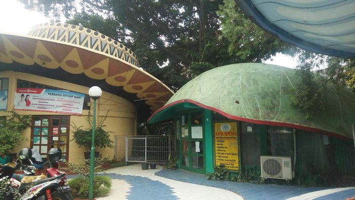Jalan Jalan Ke Taman Topi Tempat Unik Dan Bersejarah Di