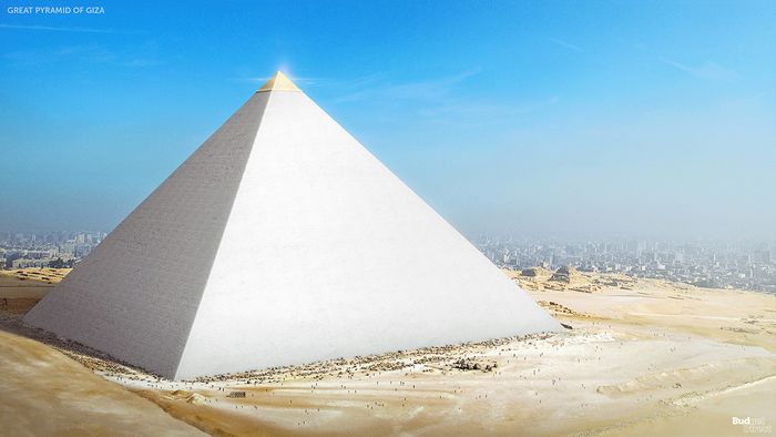 Gambaran piramida Giza pada masa kejayaan