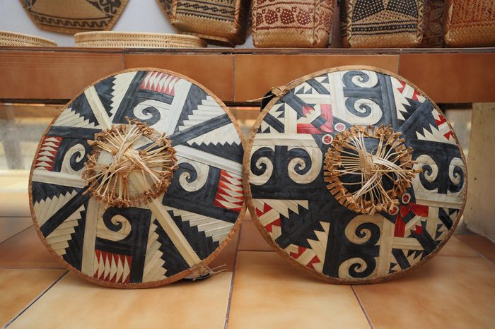 Cahung tisi yang dibuat oleh suku Dayak Aoheng.