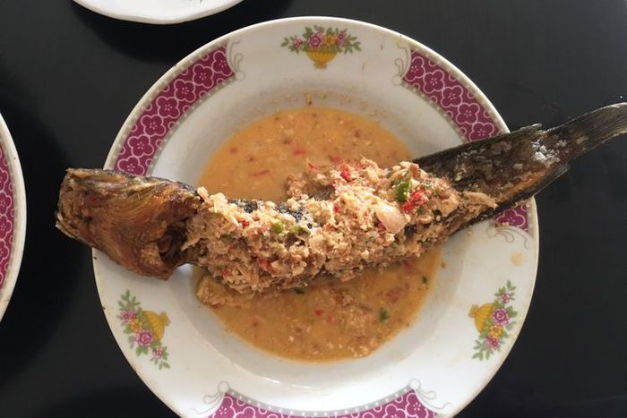 Makanan khas Betawi pecak lele