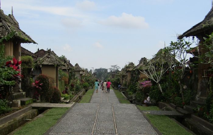 Cari Jawaban Soal Kelas 5 Tema 8 Subtema 2 Apa Saja Keunikan Desa Desa Di Bali Semua Halaman Bobo