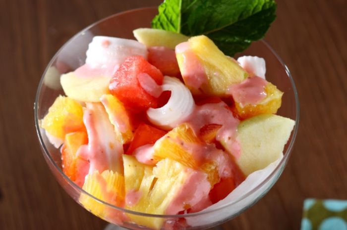 Salad Buah Saus Stroberi