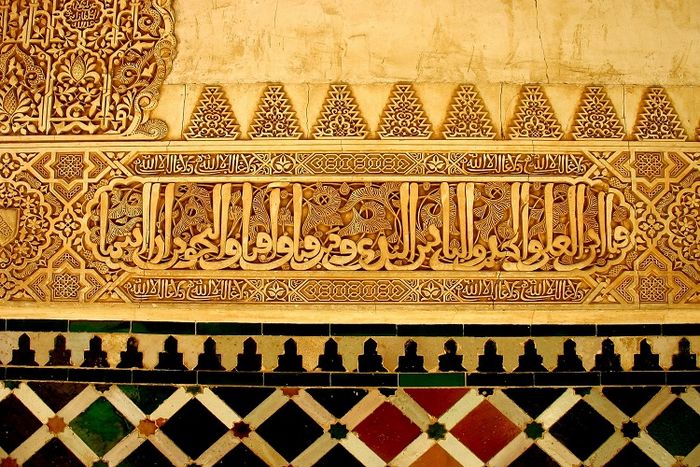 Seni kaligrafi merupakan seni menulis aksara indah yang dikenalkan Islam di Indonesia.