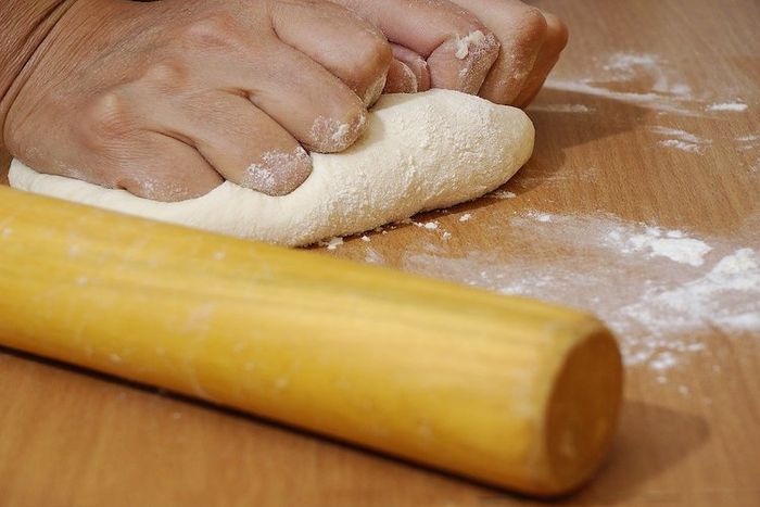 Jenis tepung terigu protein tinggi biasa digunakan untuk membuat mi dan roti.