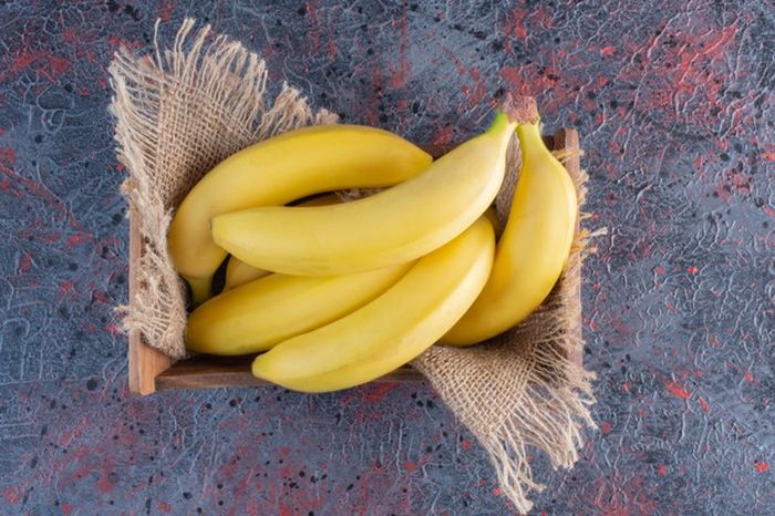 Makan buah pisang bantu mengatasi duri ikan yang tersangkut di tenggorokan.