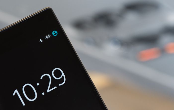 Dida;am pesawat kita wajib mengaktifkan mode terbang atau airplane mode.