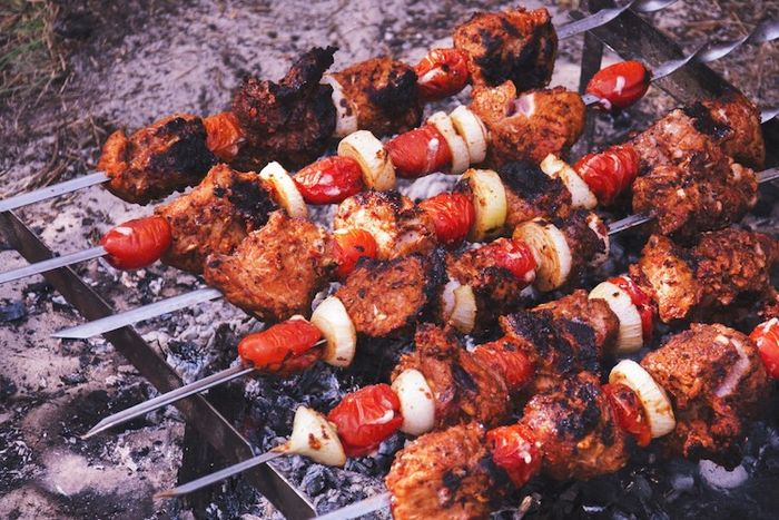 Daging kambing sebaiknya tidak dibakar agar lebih sehat dan aman dikonsumsi.