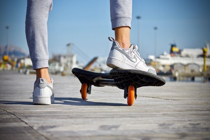 Sepatu merupakan jenis barang ekonomis dalam kebutuhan manusia.