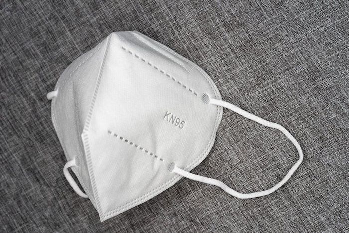 Menggunakan masker penting untuk menghindarkan diri dari berbagai infeksi.