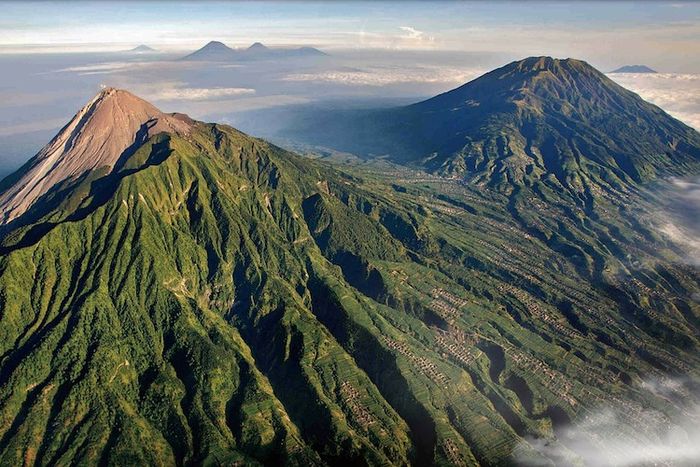 Gunung Merapi adalah salah satu gunung di Pulau Jawa.