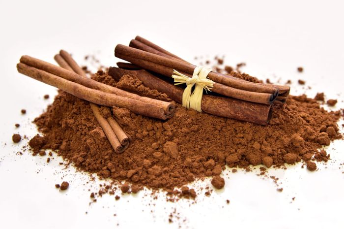 Add the cinnamon spice to the milk.