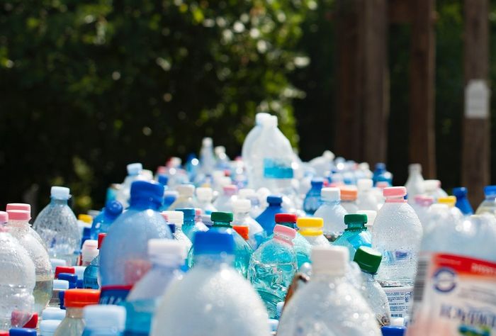 Sampah plastik adalah masalah utama bagi lingkungan.