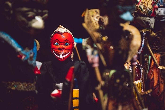 Wayang golek merupakan salah satu contoh dari jenis teater tradisional.