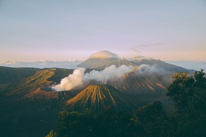 Puncak Gunung Semeru dikenal dengan nama Puncak Mahameru.