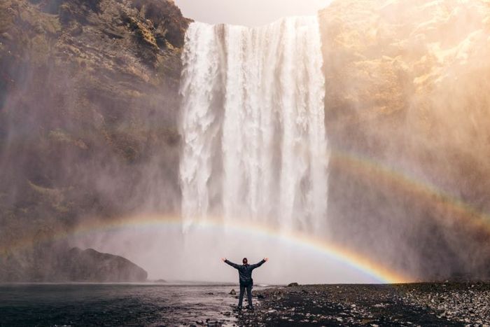 Waterfall rainbows adalah salah satu jenis pelangi yang sulit untuk ditemukan.
