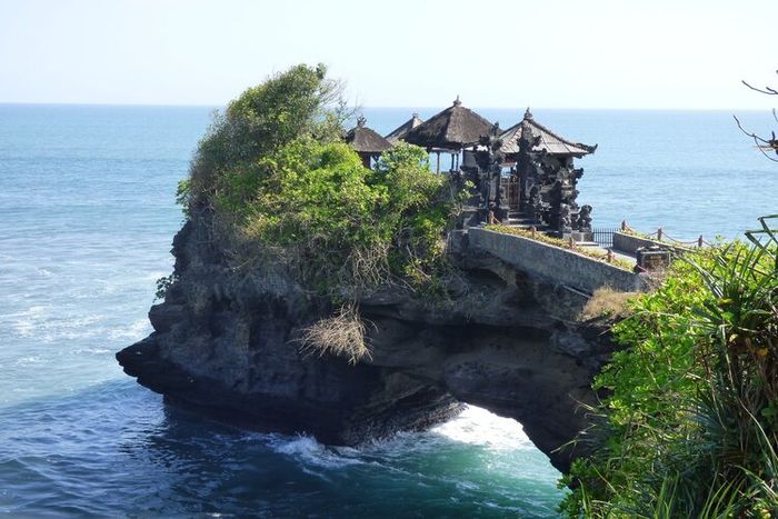 Keindahan alam Indonesia sangatlah besar dan menjadi daya tarik bagi wisatawan.