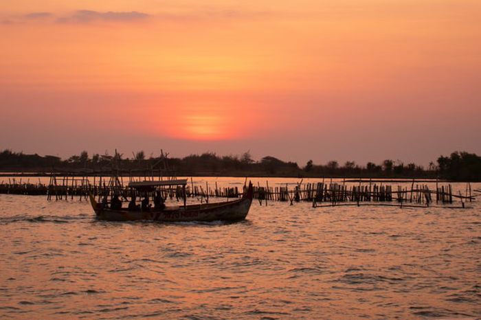 Tiket masuk ke pantai Marina Semarang hanya Rp 5.000.